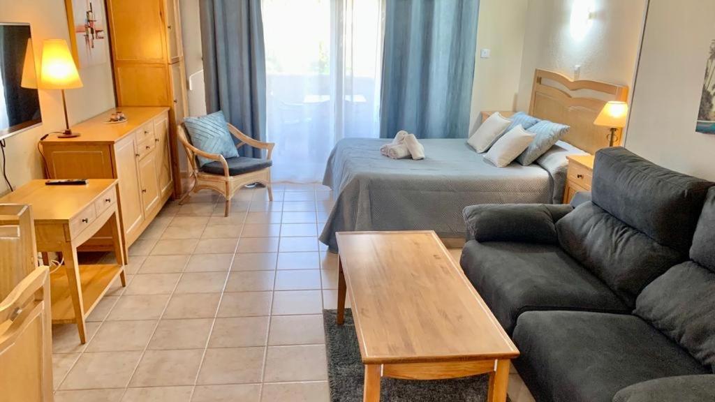 Benalbeach Garden Apartment *